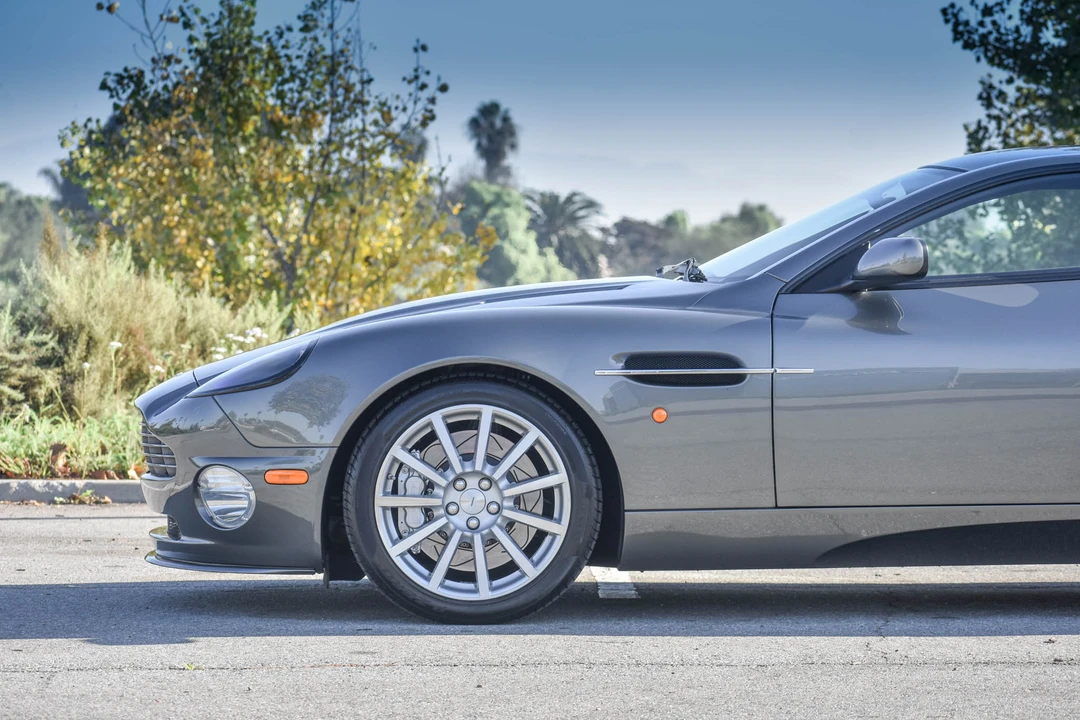 2005 Aston Martin Vanquish 1st Gen - Image 23 of 31