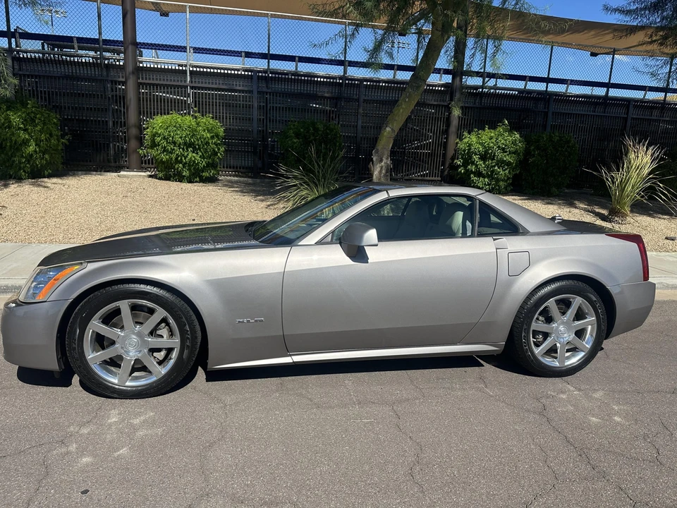 2005 Cadillac XLR - Image 28 of 31