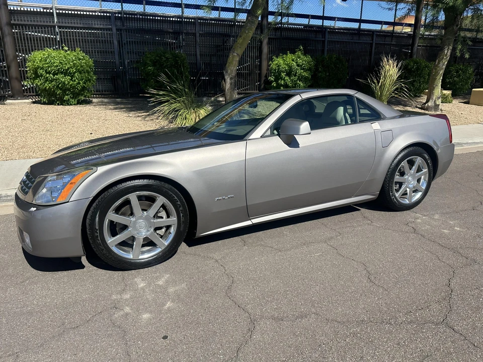 2005 Cadillac XLR - Image 21 of 31