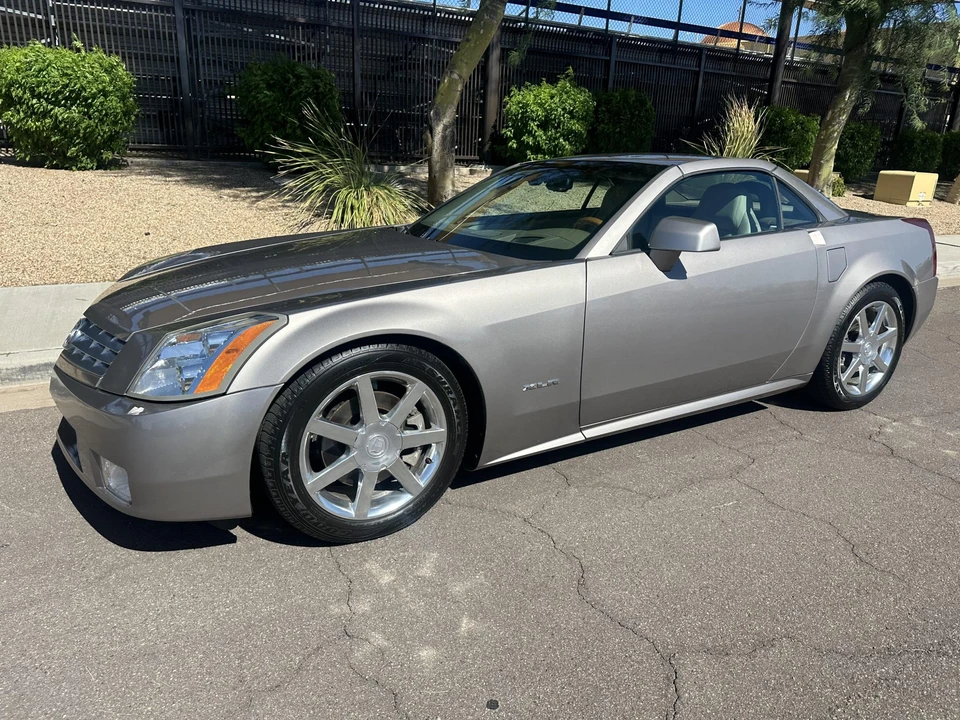 2005 Cadillac XLR - Image 24 of 31