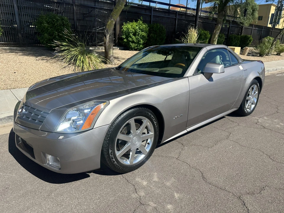 2005 Cadillac XLR - Image 17 of 31