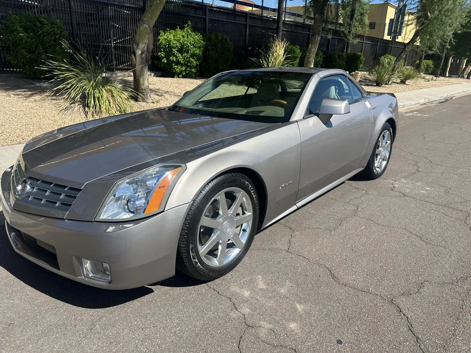 2005 Cadillac XLR - Image 18 of 31