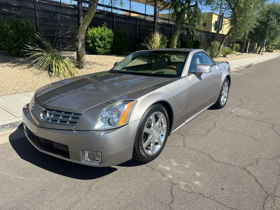 2005 Cadillac XLR - Image 14 of 31