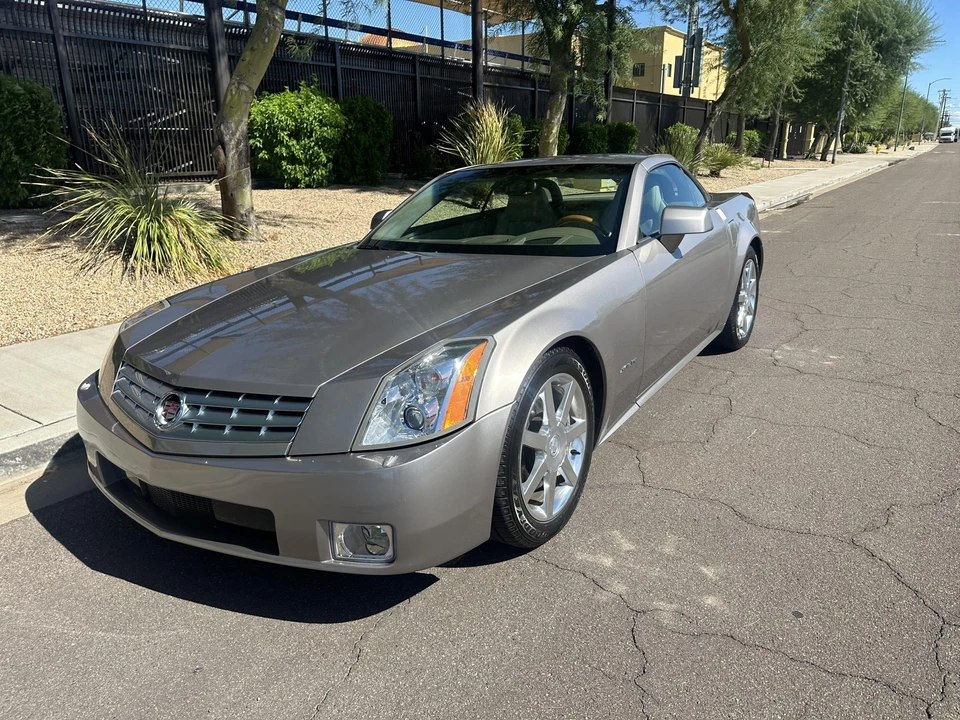 2005 Cadillac XLR - Image 15 of 31