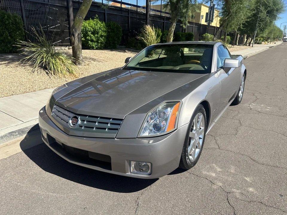 2005 Cadillac XLR - Image 11 of 31