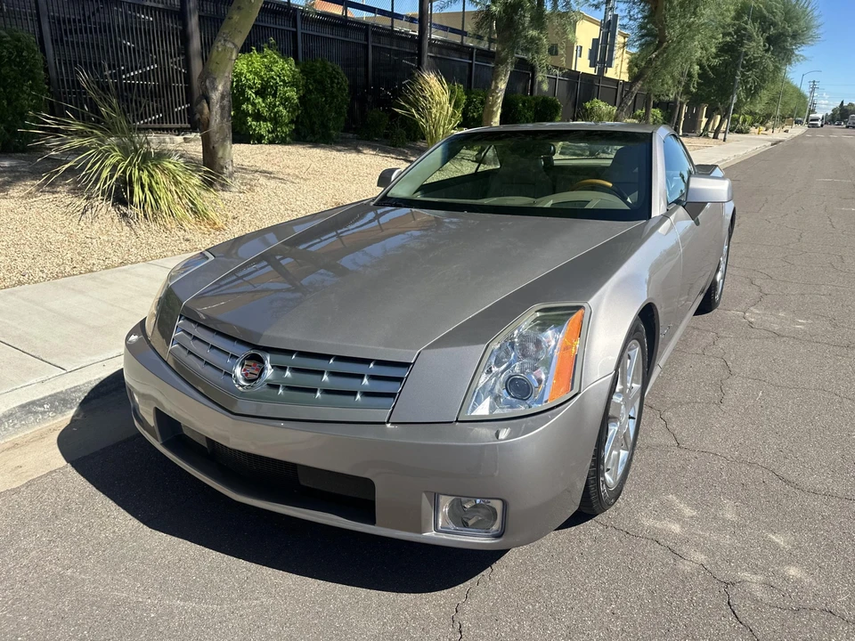 2005 Cadillac XLR - Image 12 of 31