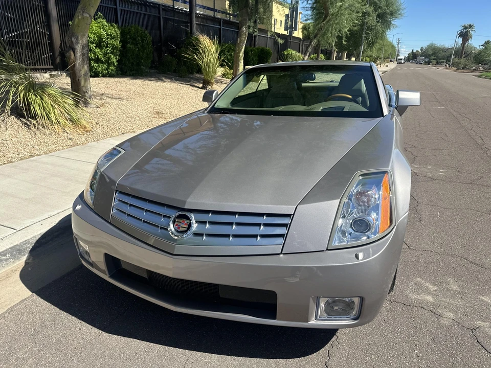 2005 Cadillac XLR - Image 10 of 31