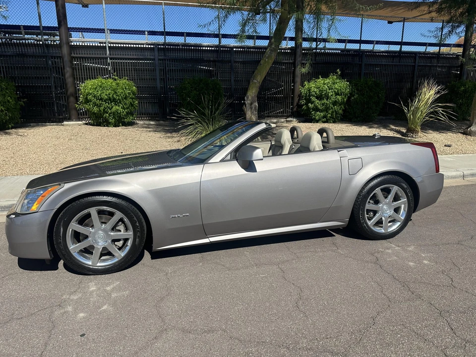 2005 Cadillac XLR - Image 3 of 31