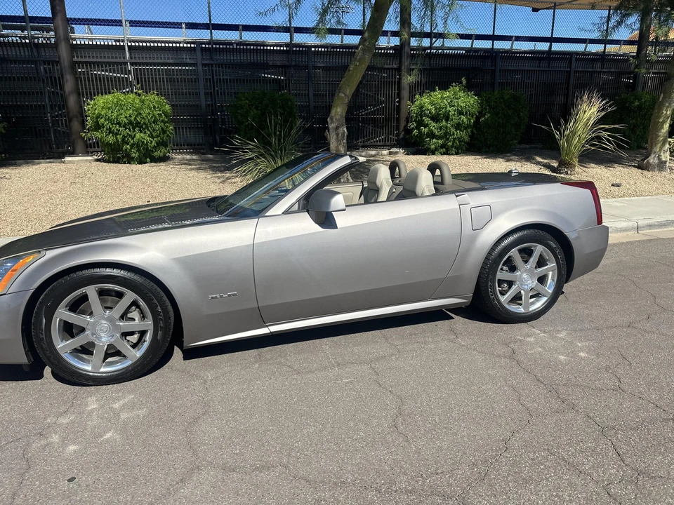 2005 Cadillac XLR - Image 2 of 31