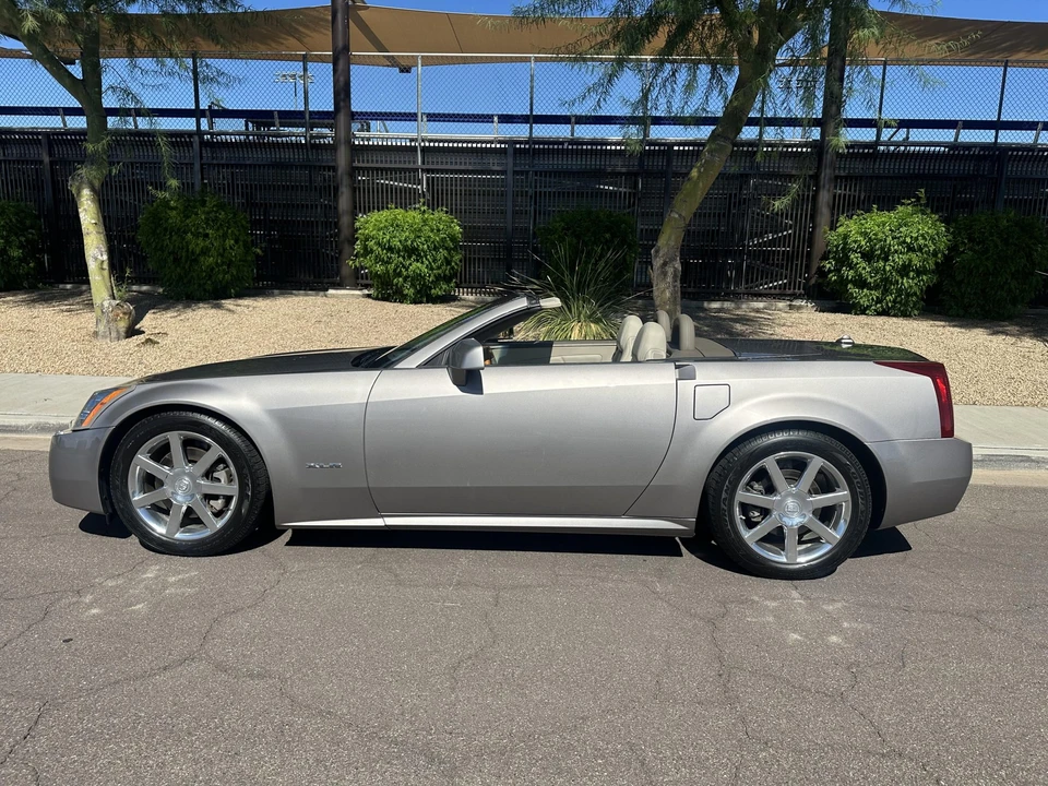2005 Cadillac XLR - Image 6 of 31