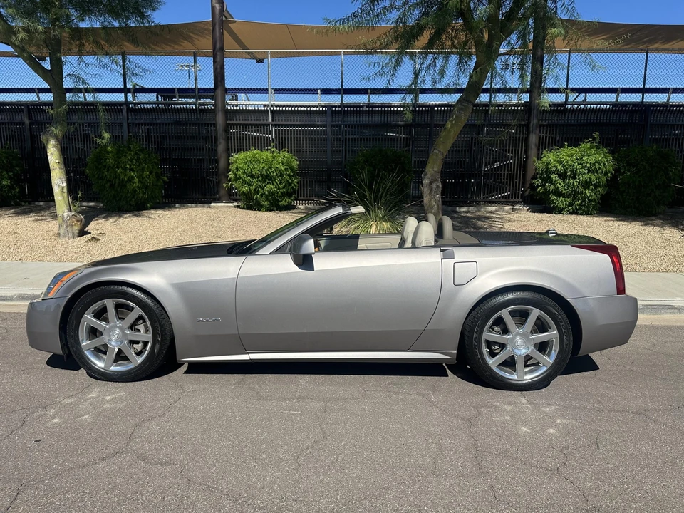 2005 Cadillac XLR - Image 7 of 31