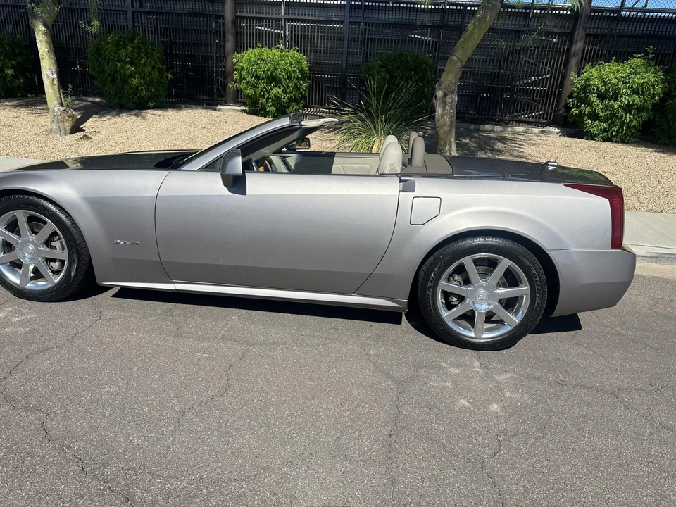 2005 Cadillac XLR - Image 9 of 31