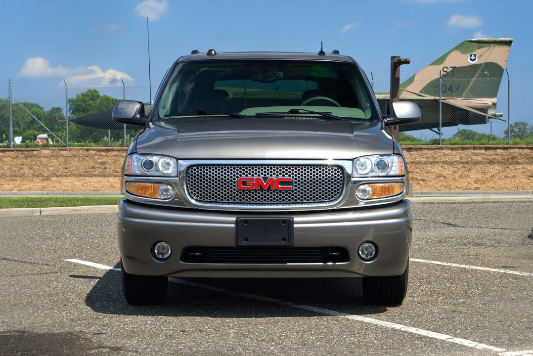 2005 GMC Yukon 2nd Gen - Image 3 of 31