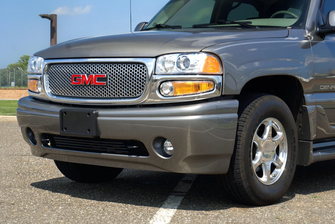 2005 GMC Yukon 2nd Gen - Image 16 of 31