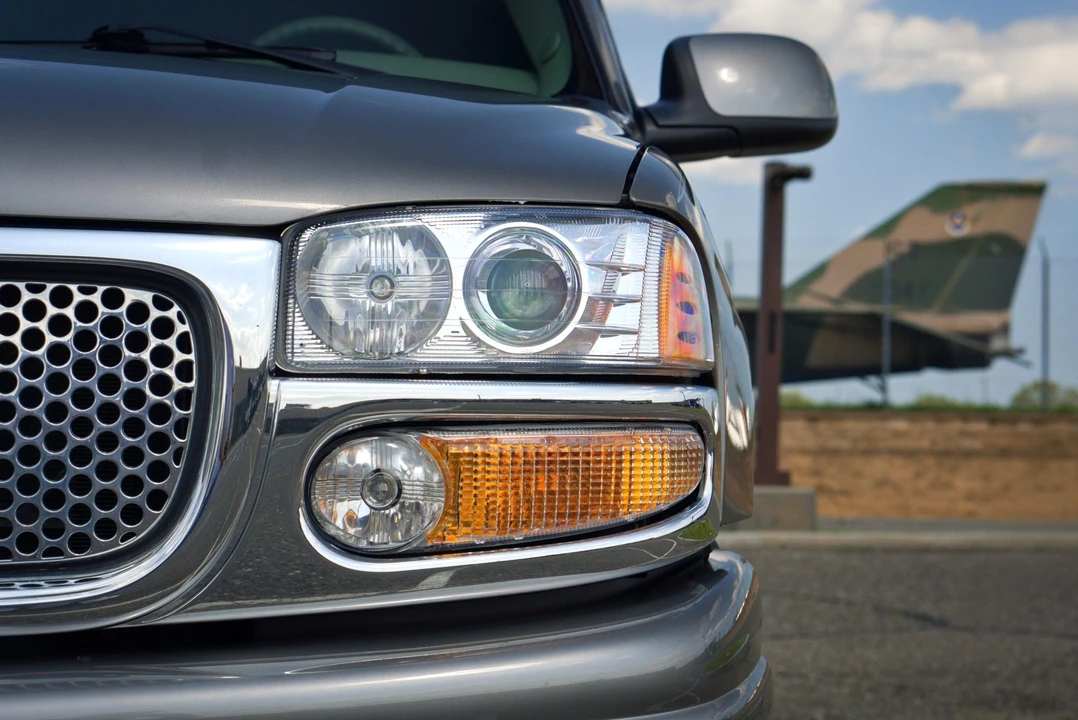 2005 GMC Yukon 2nd Gen - Image 15 of 31