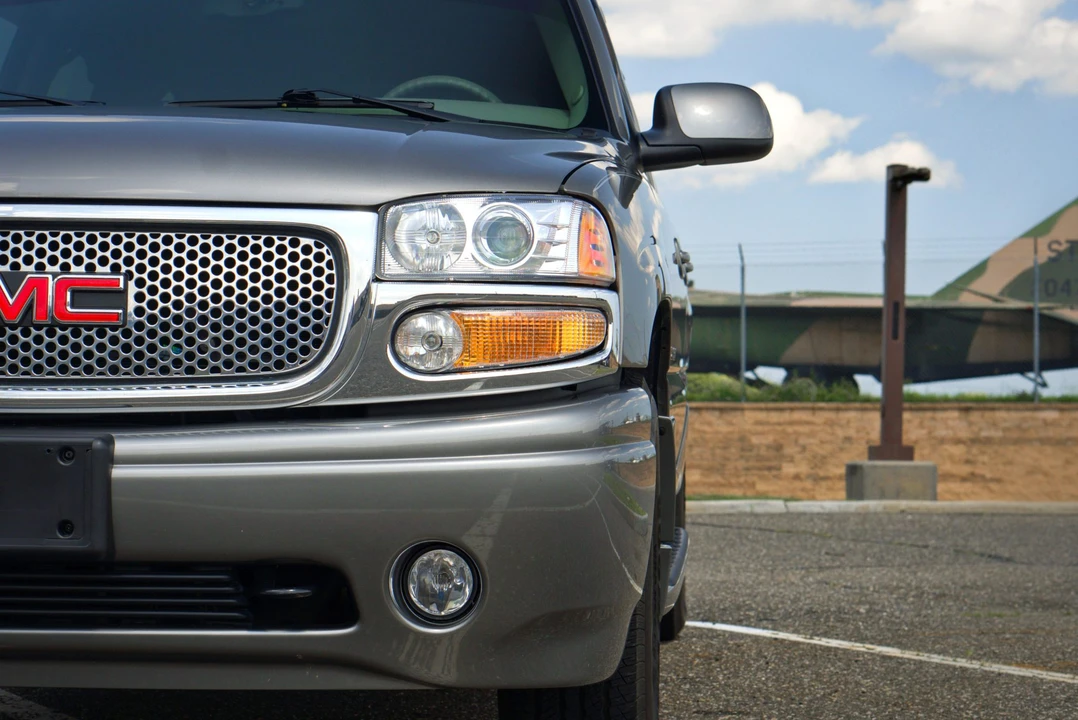 2005 GMC Yukon 2nd Gen - Image 14 of 31