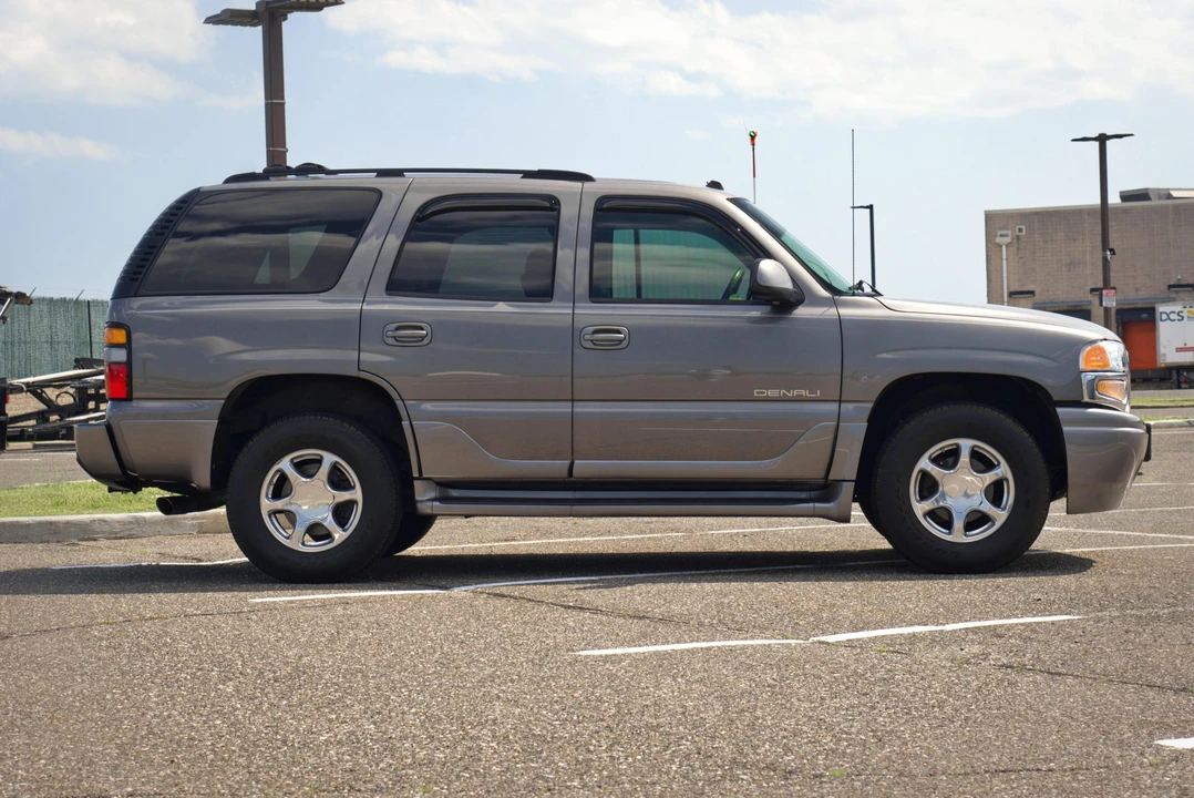 2005 GMC Yukon 2nd Gen - Image 10 of 31