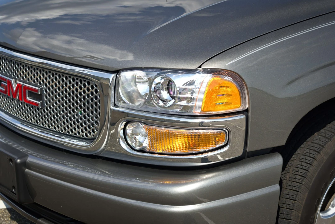 2005 GMC Yukon 2nd Gen - Image 17 of 31