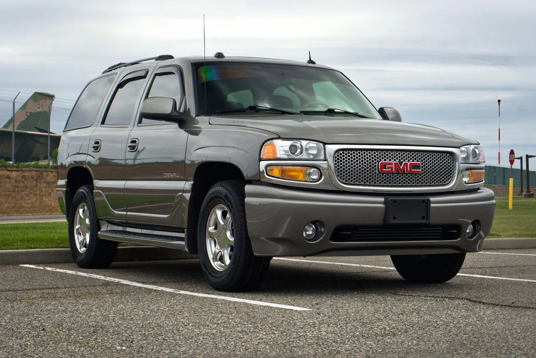 2005 GMC Yukon 2nd Gen - Image 2 of 31