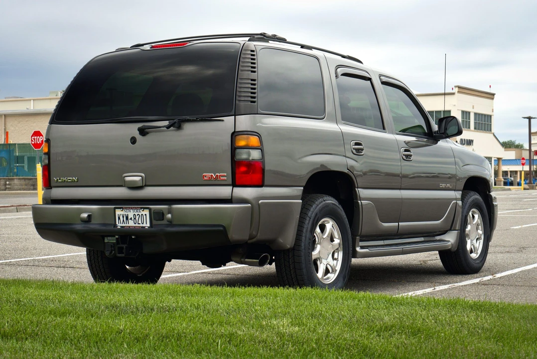 2005 GMC Yukon 2nd Gen - Image 9 of 31