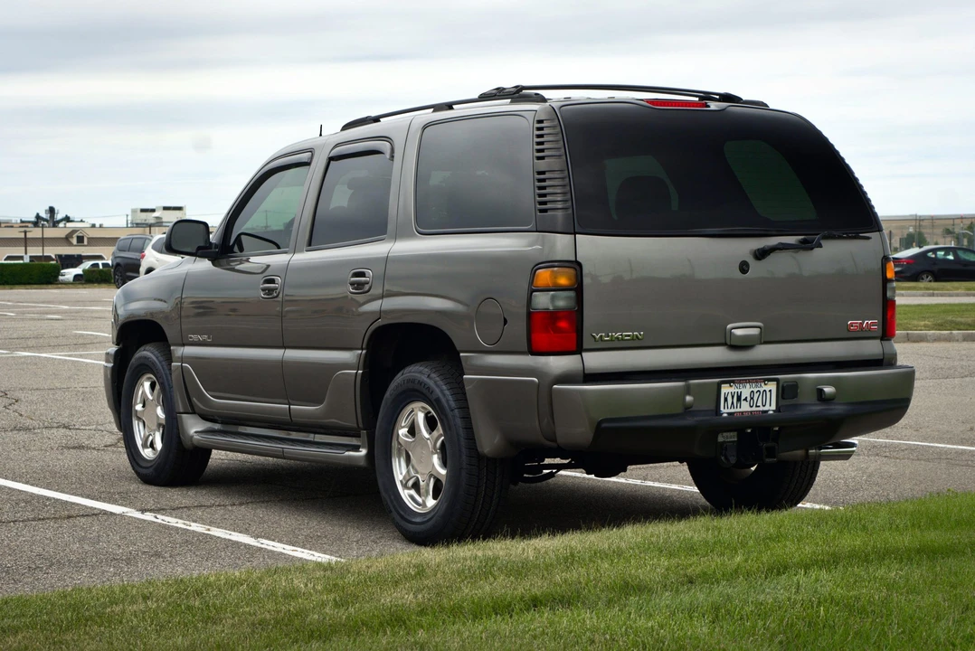 2005 GMC Yukon 2nd Gen - Image 7 of 31