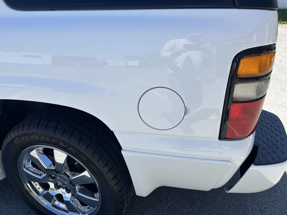 2005 GMC Yukon 2nd Gen - Image 25 of 31