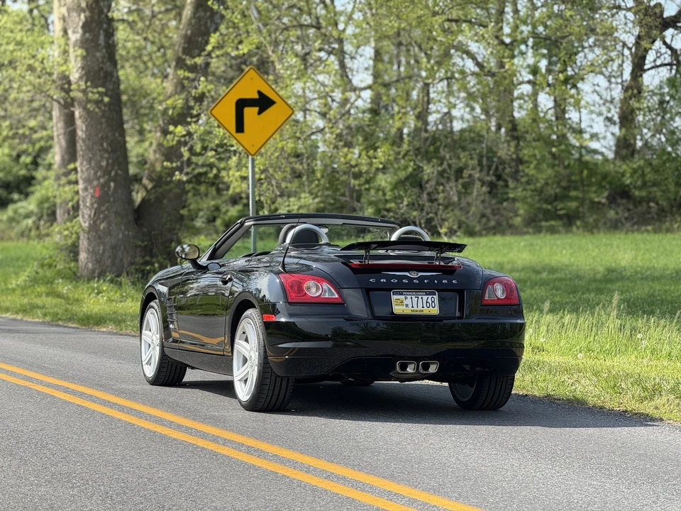 2006 Chrysler Crossfire - Image 21 of 31