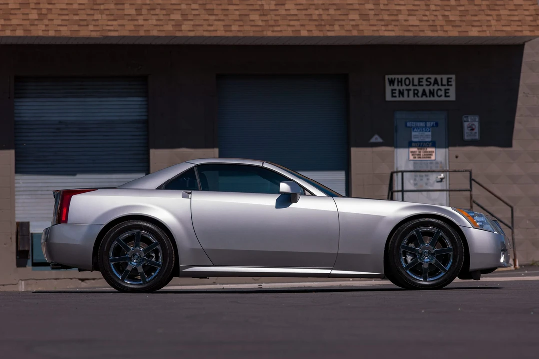 2008 Cadillac XLR - Image 15 of 31