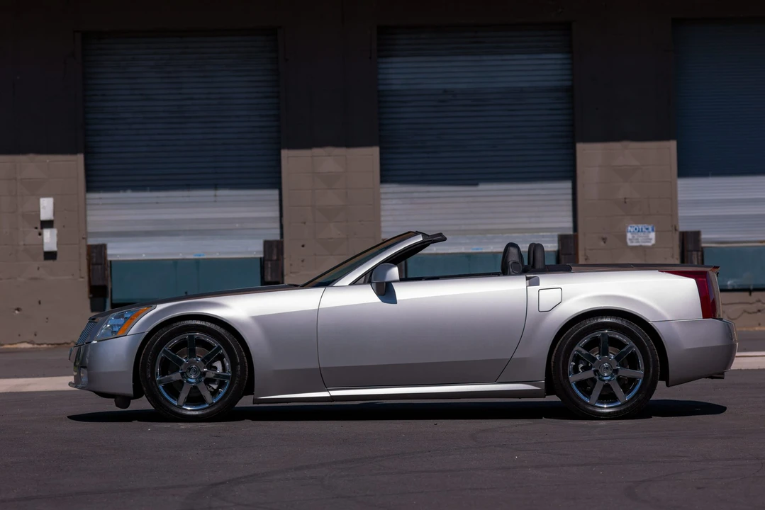 2008 Cadillac XLR - Image 8 of 31