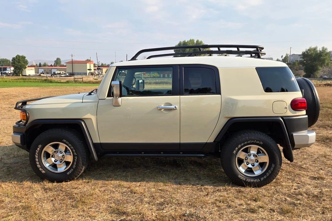 2008 Toyota FJ Cruiser - Image 9 of 31