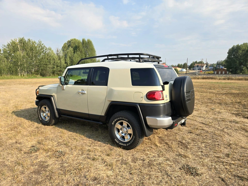 2008 Toyota FJ Cruiser - Image 10 of 31
