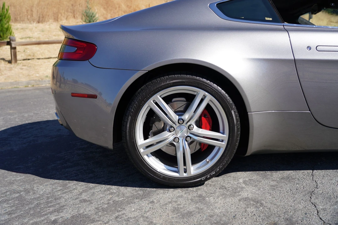 2009 Aston Martin V8 Vantage (2006-2017) - Image 28 of 31