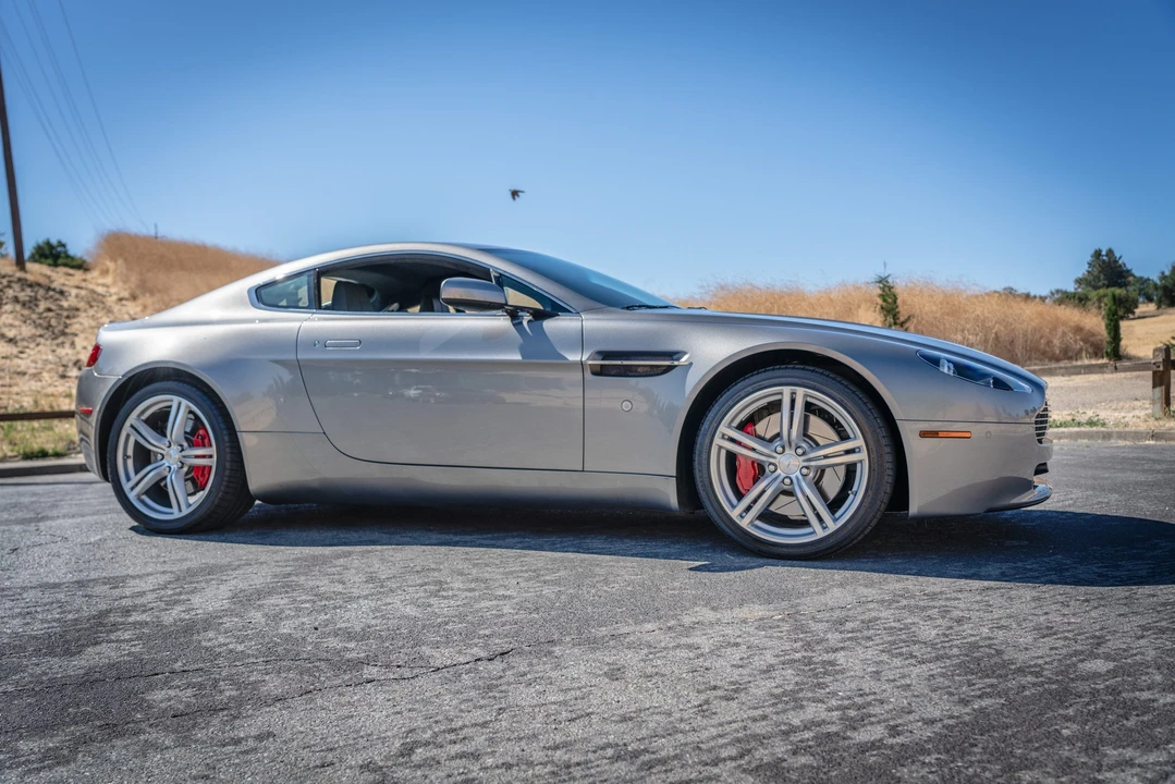 2009 Aston Martin V8 Vantage (2006-2017) - Image 11 of 31