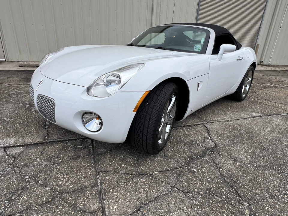 2009 Pontiac Solstice - Image 2 of 31