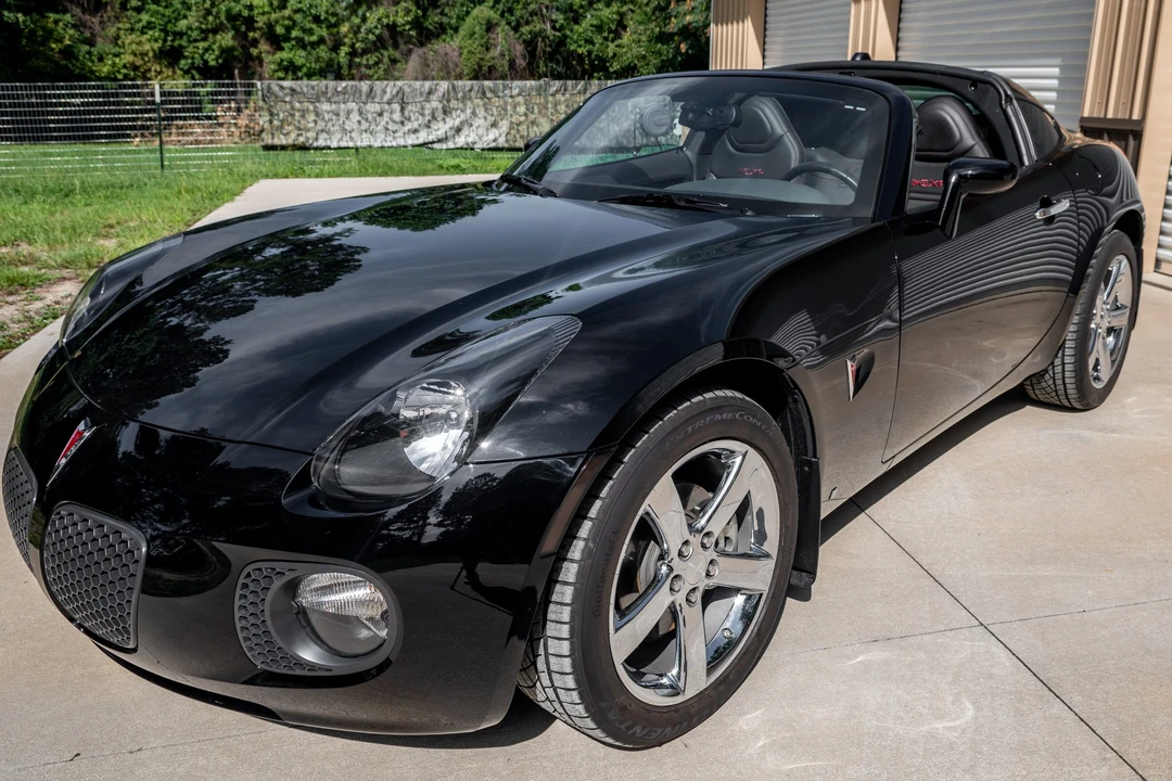 2009 Pontiac Solstice GXP - Image 2 of 31