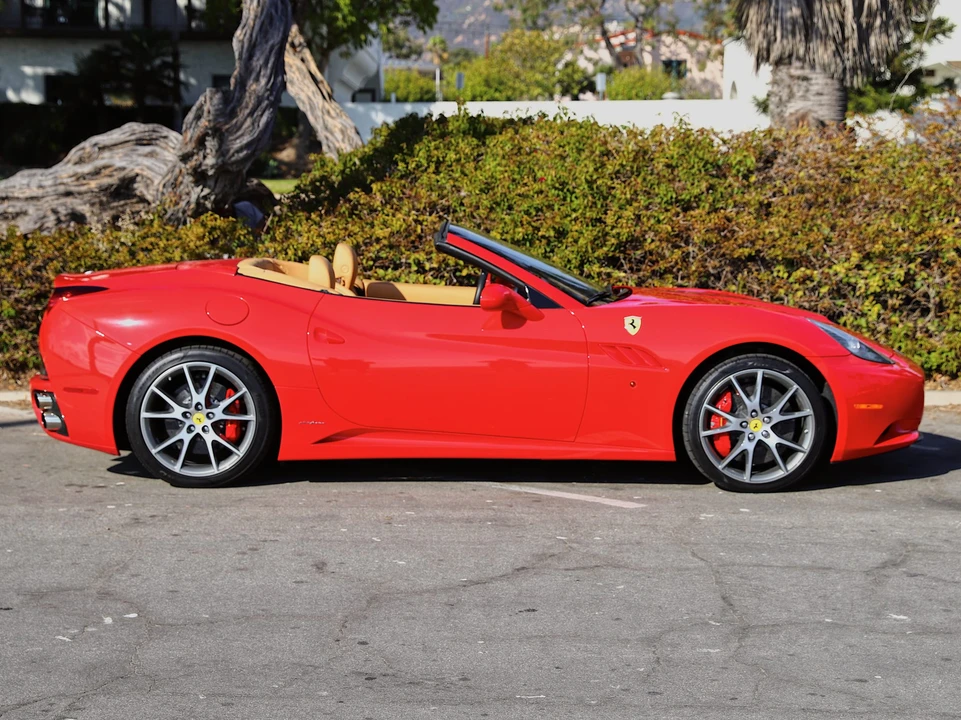 2010 Ferrari California - Image 12 of 31