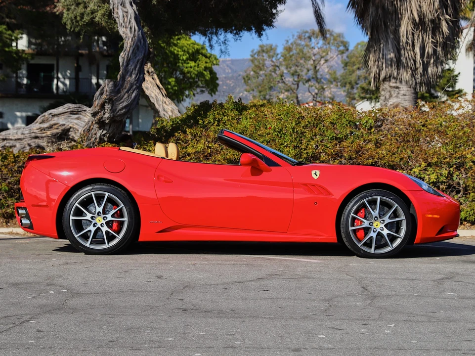2010 Ferrari California - Image 13 of 31