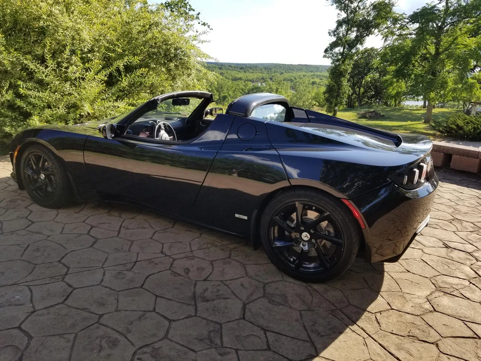 2010 Tesla Roadster - Image 28 of 31