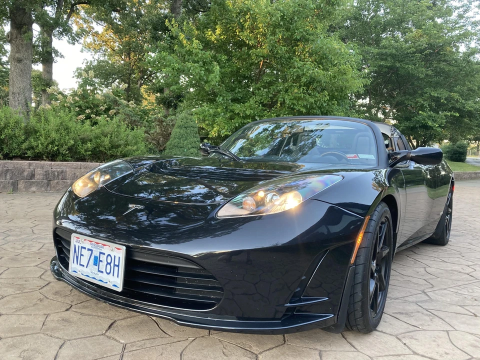 2010 Tesla Roadster - Image 2 of 31