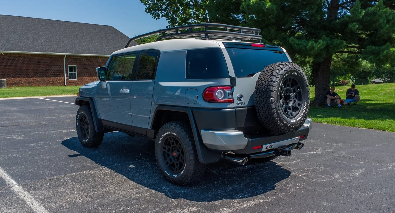 2014 Toyota FJ Cruiser - Image 16 of 31