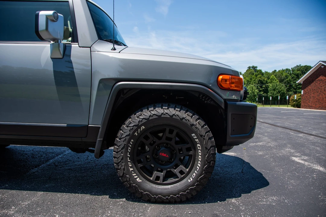 2014 Toyota FJ Cruiser - Image 30 of 31