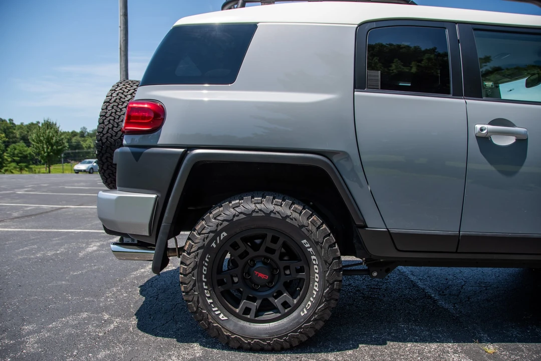2014 Toyota FJ Cruiser - Image 29 of 31