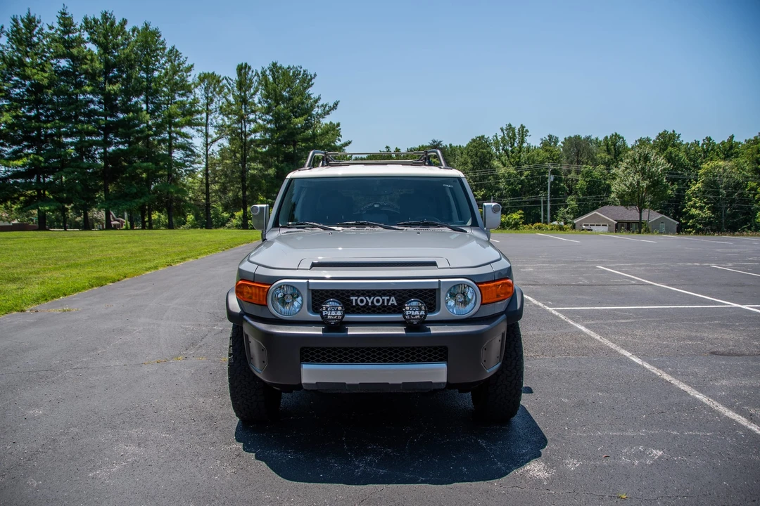 2014 Toyota FJ Cruiser - Image 5 of 31