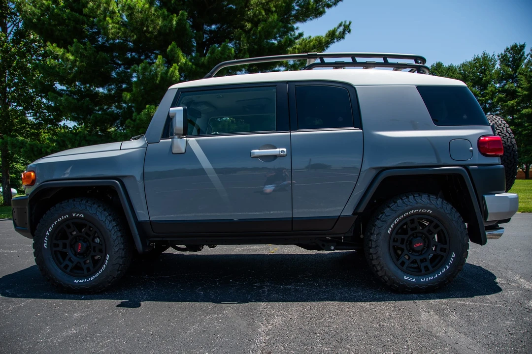 2014 Toyota FJ Cruiser - Image 18 of 31