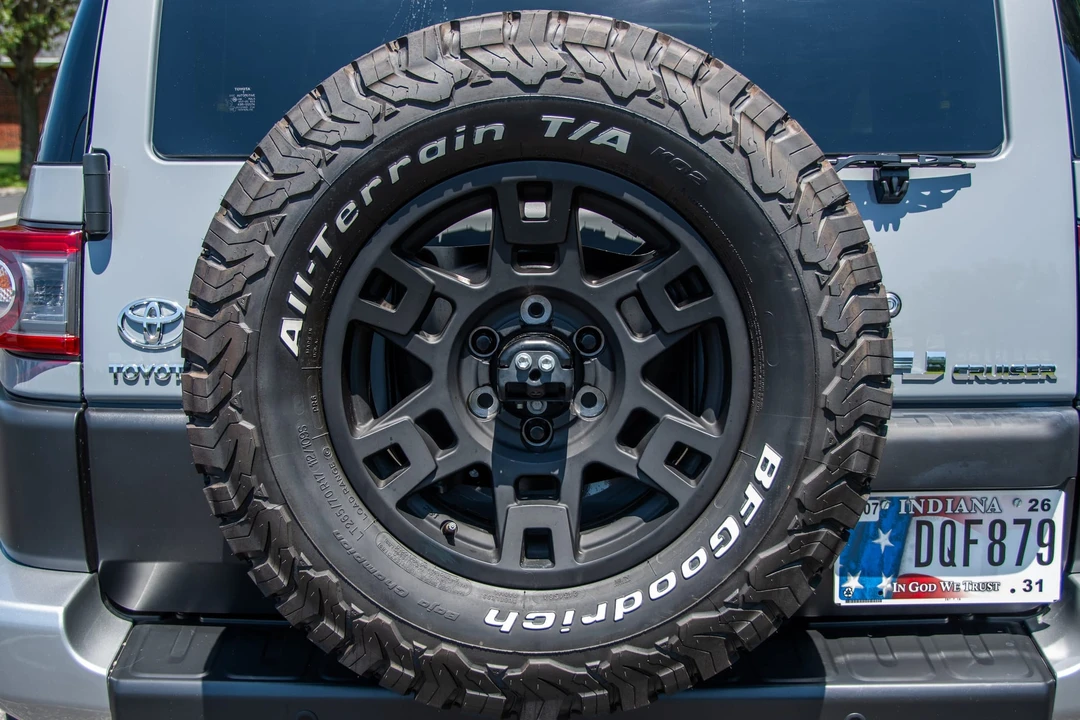 2014 Toyota FJ Cruiser - Image 28 of 31