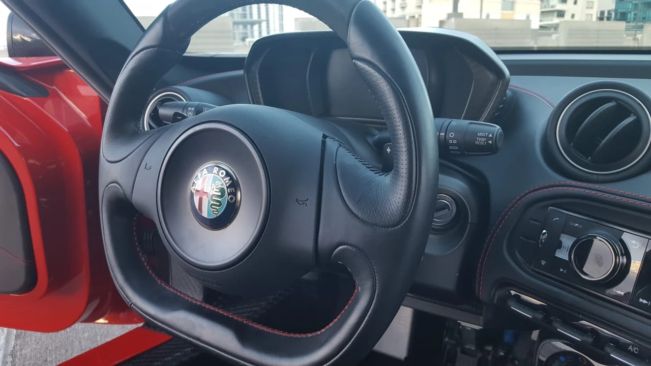2015 Alfa Romeo 4C Coupe - Image 27 of 31