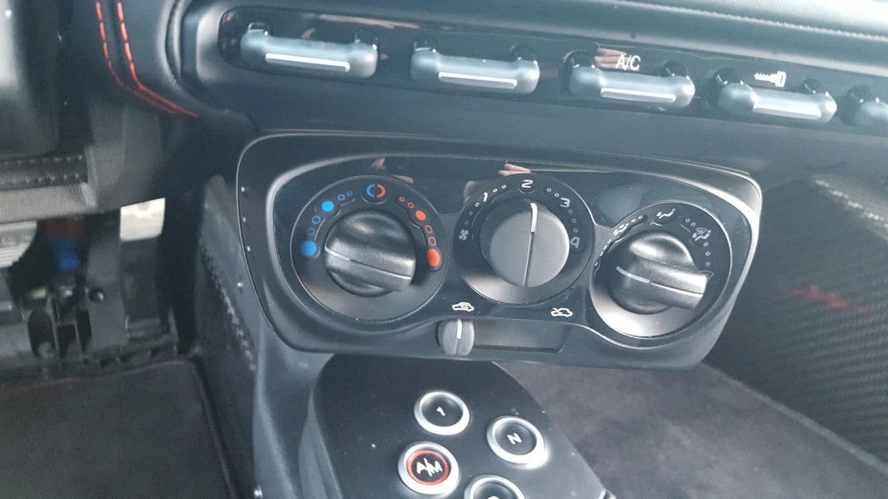 2015 Alfa Romeo 4C Coupe - Image 31 of 31