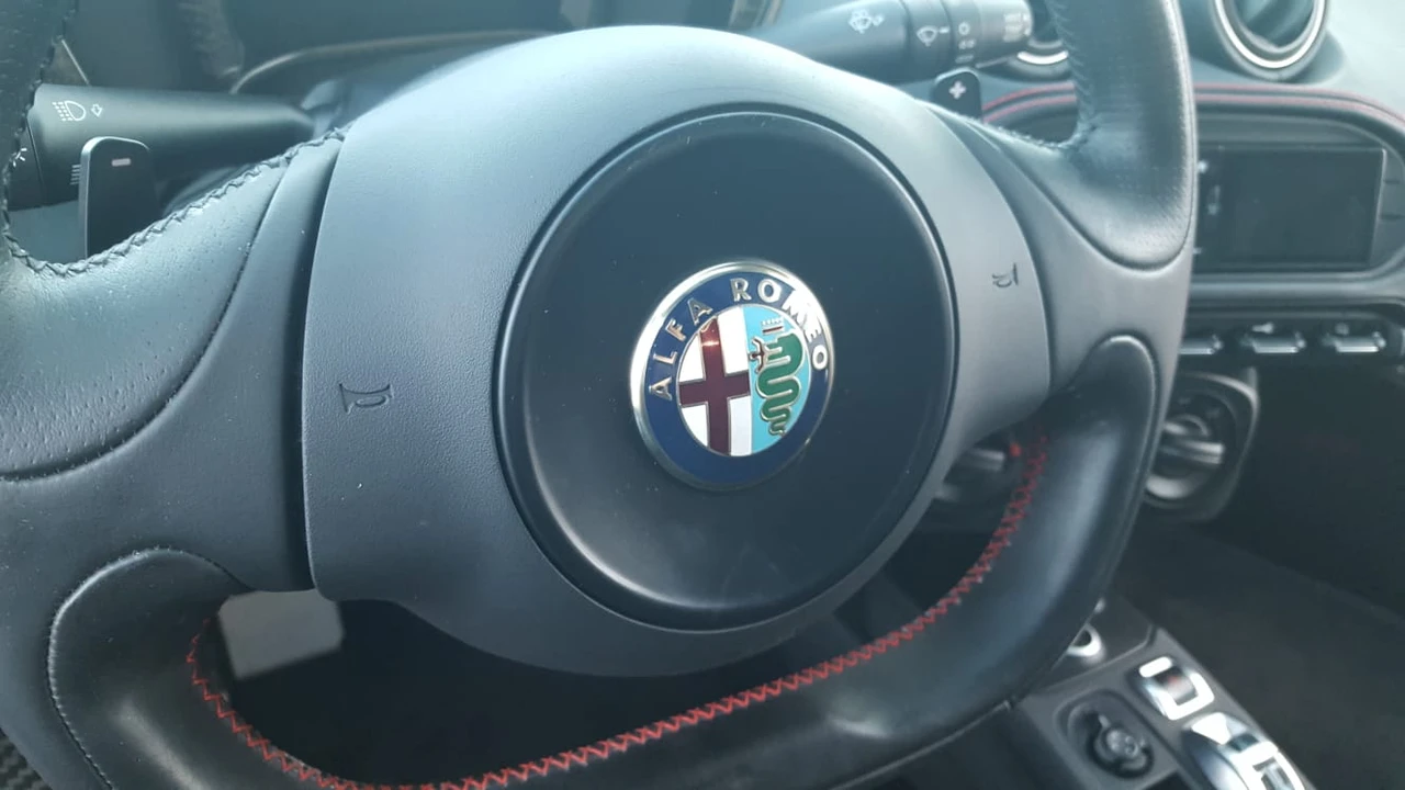 2015 Alfa Romeo 4C Coupe - Image 23 of 31
