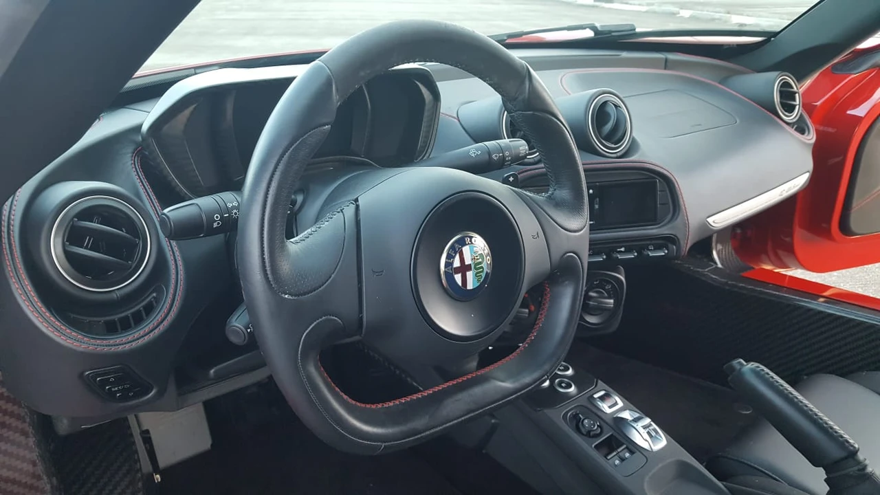2015 Alfa Romeo 4C Coupe - Image 22 of 31