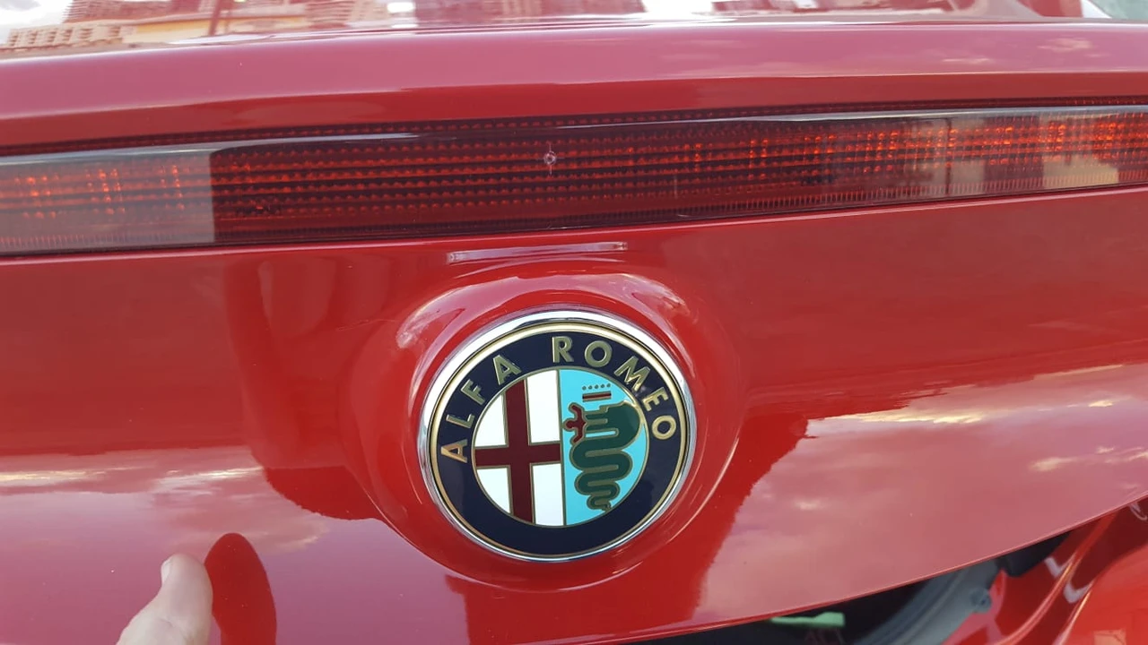 2015 Alfa Romeo 4C Coupe - Image 20 of 31